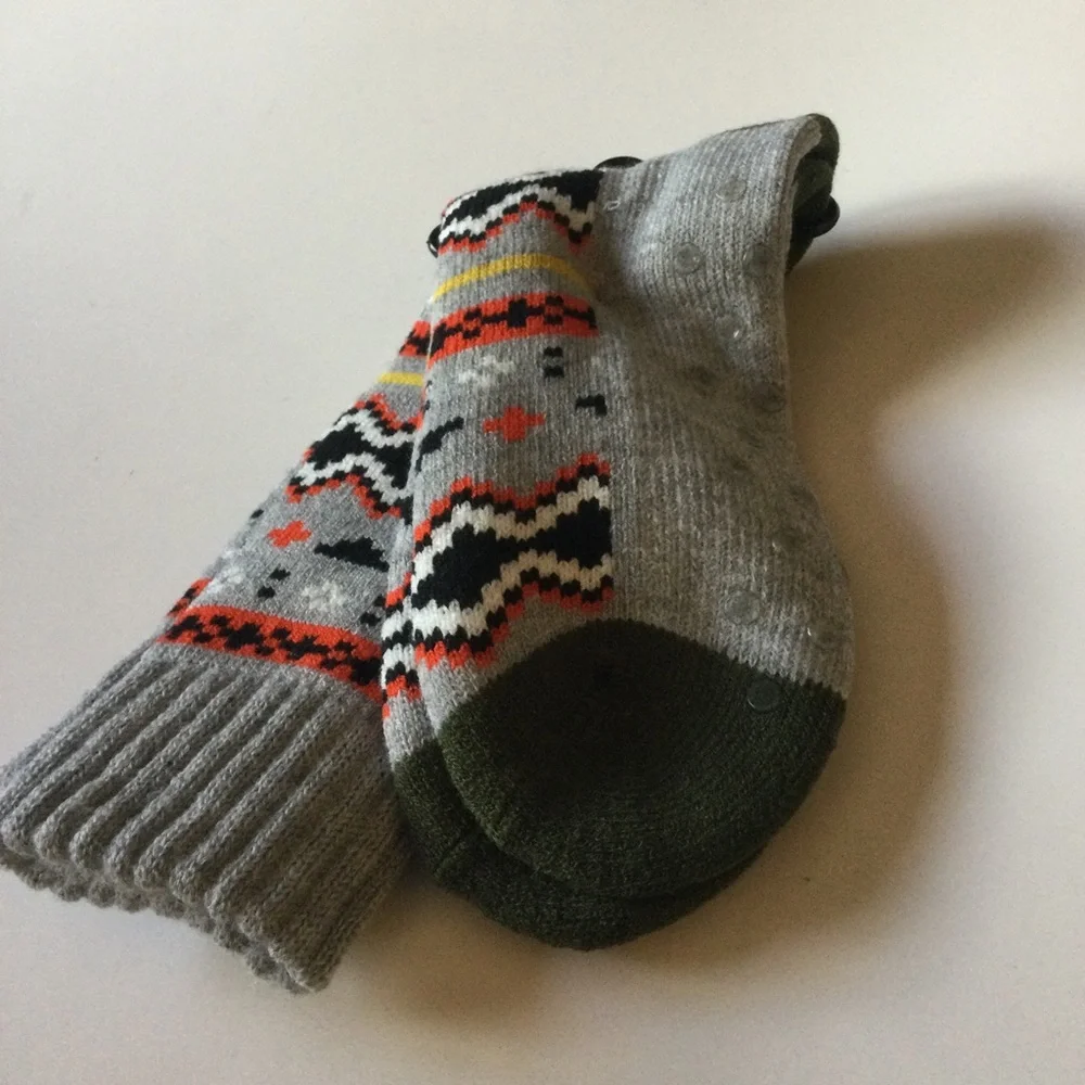 NORDSTROM MENS SOCKS WITH GRIPPER SOLES OLIVE ORANGE GRAY FAIRISLE PRINT OS NWT